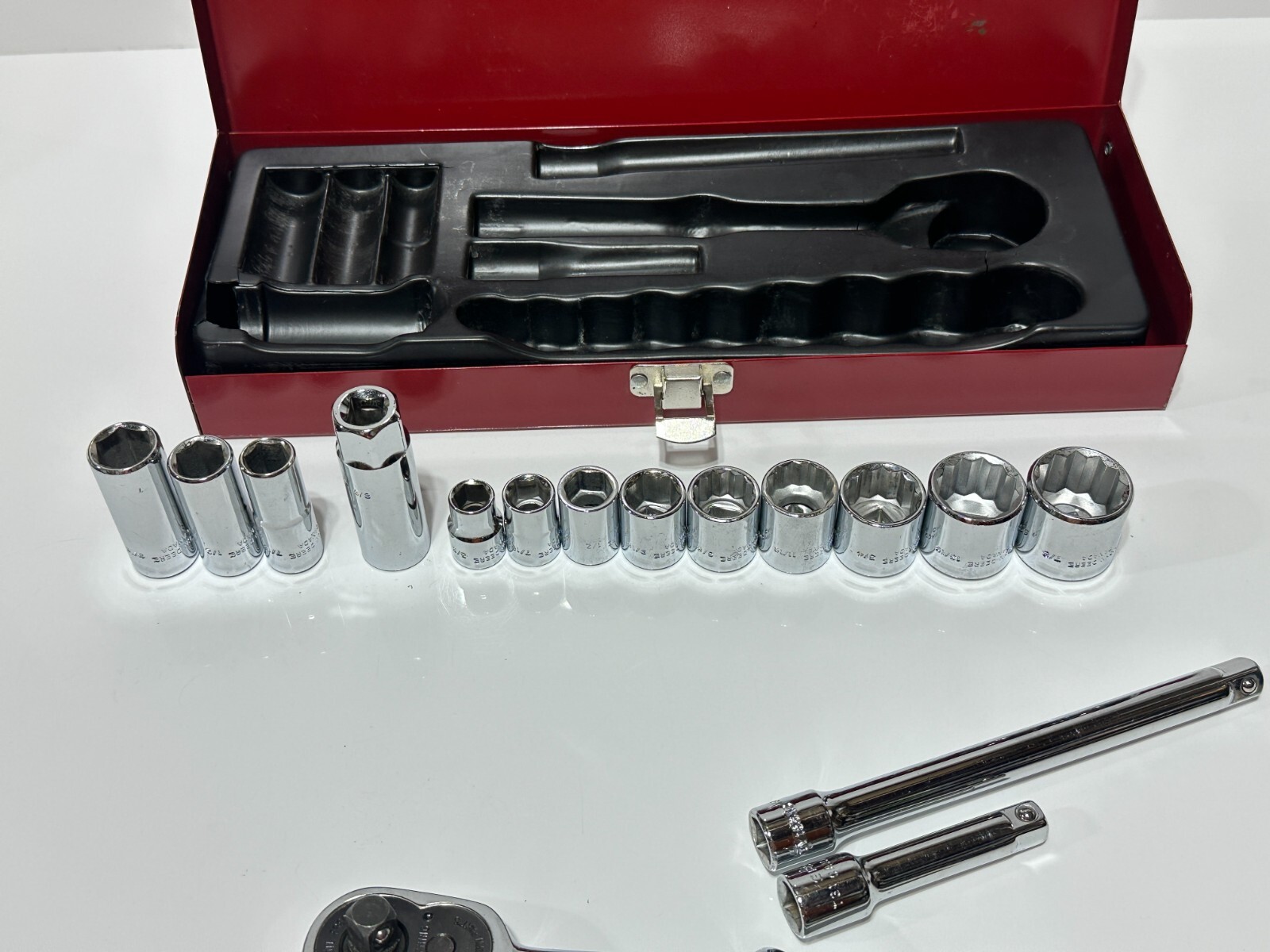 John Deere CANADA (Gray) Rare 16pc 3/8” Drive SAE Socket Ratchet Service Set NOS