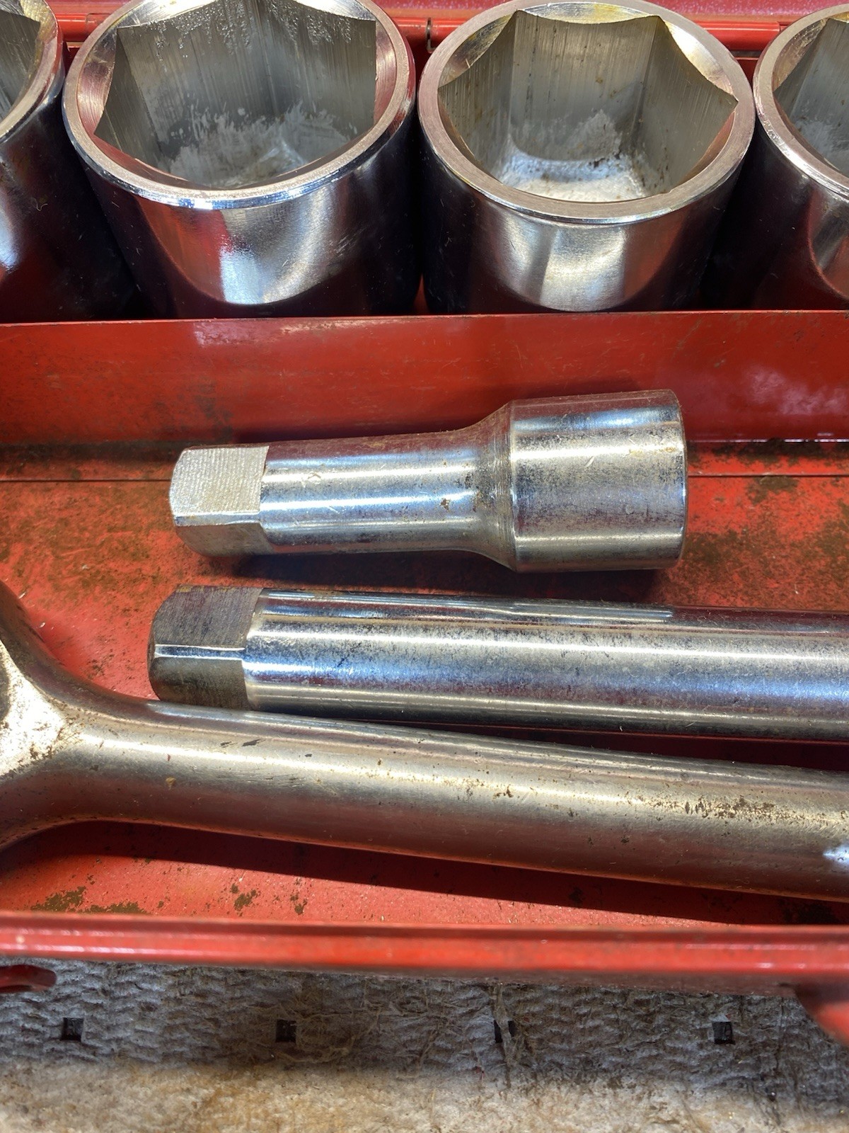 3/4” Drive Socket Set 18 Pieces With Metal Case