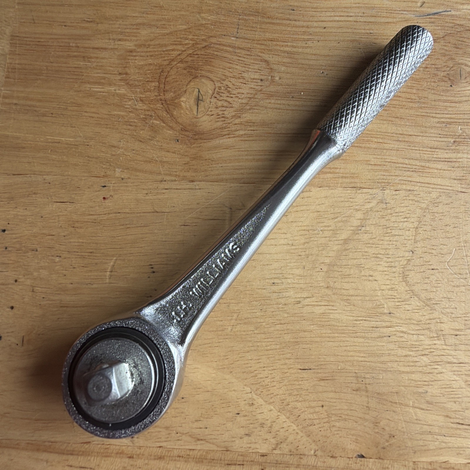 J.H. Williams 5″ Long Ratchet 1/4″ Drive Round Head Knurled Handle M-52 Vtg USA