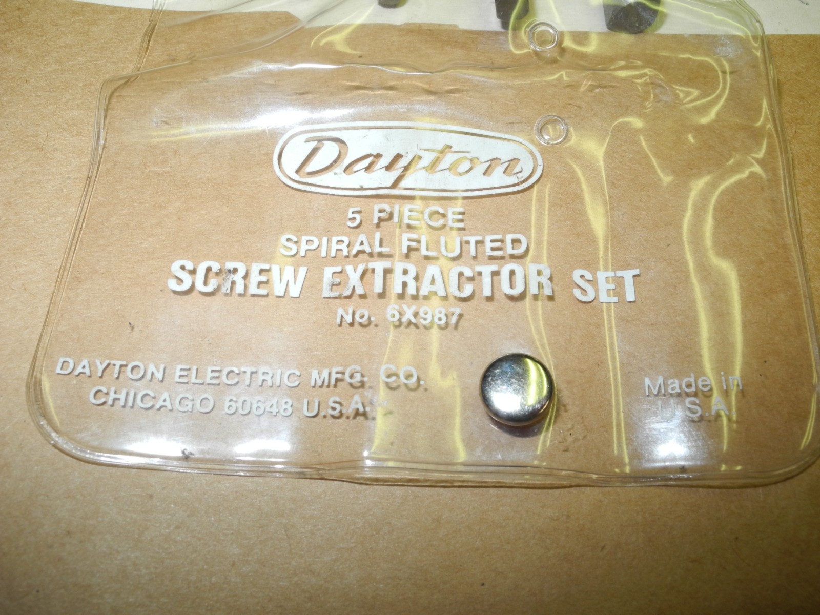 DAYTON 5 PIECE SPIRAL FLUTED SCREW EXTRACTOR SET, 1/4 – 3/4 UNUSED NOS IN CASE