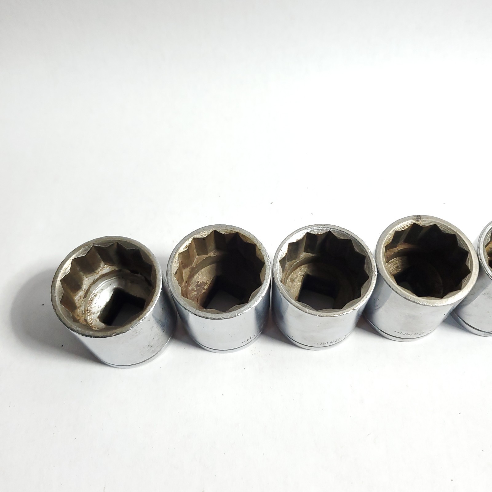 Blackhawk 13 pc. 1/2″ Drive Metric Socket Set 27mm-15mm 42027M-42015M