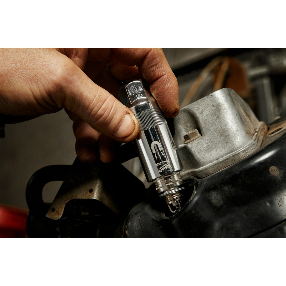 Milwaukee Tool 3/8″ Drive 5/8″ Magentic Spark Plug Socket