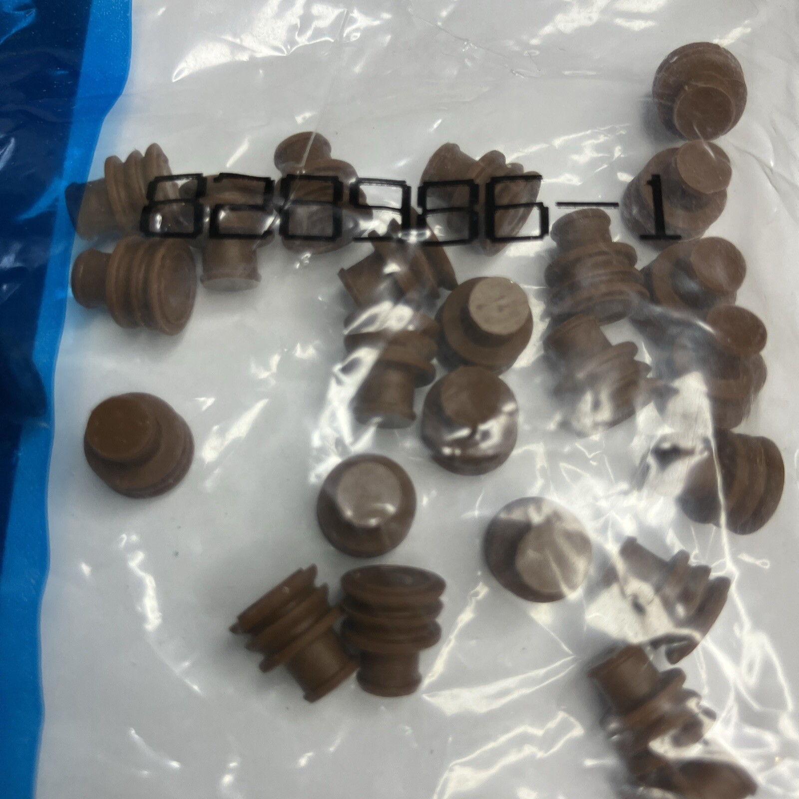 828986-1-PKG Plugs 25 pc Brown