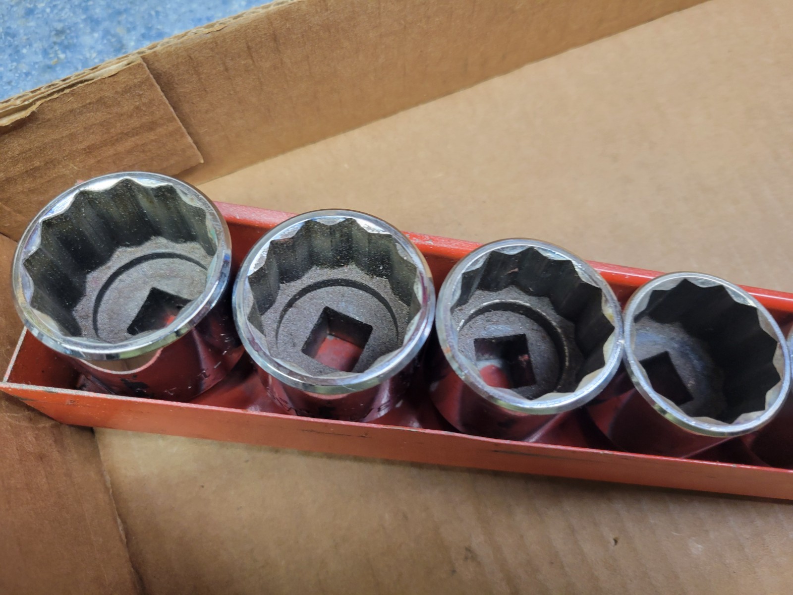 Mac Tools USA 15-Piece1/2″ Drive SAE 12-Point Socket Set 3/8 – 1-1/4″