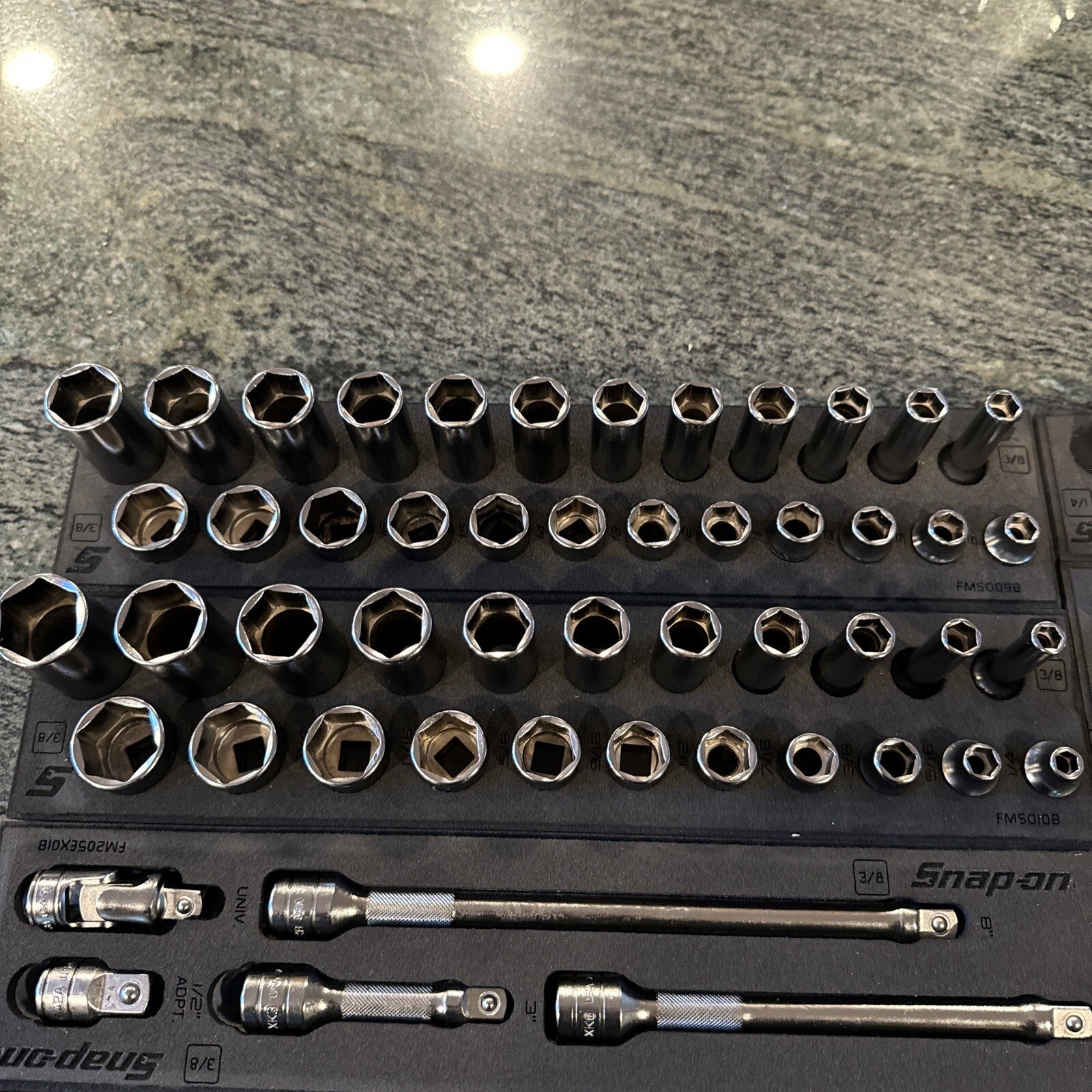 Snap-on 106 pc 3/8” & 1/4” sae & metric with extensions and ratchets