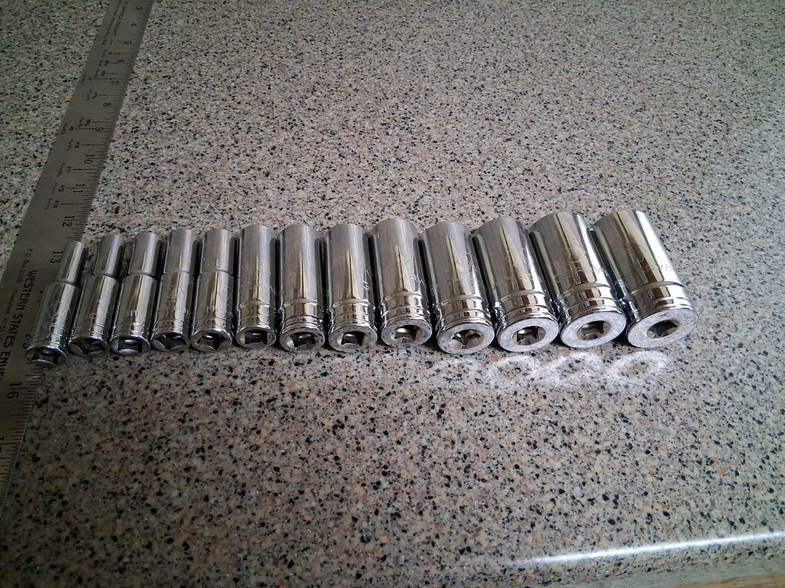 GEARWRENCH 13 Pc. 3/8 Drive 12 Pt. Deep Socket Set, SAE 1/4-1″ Easy Read