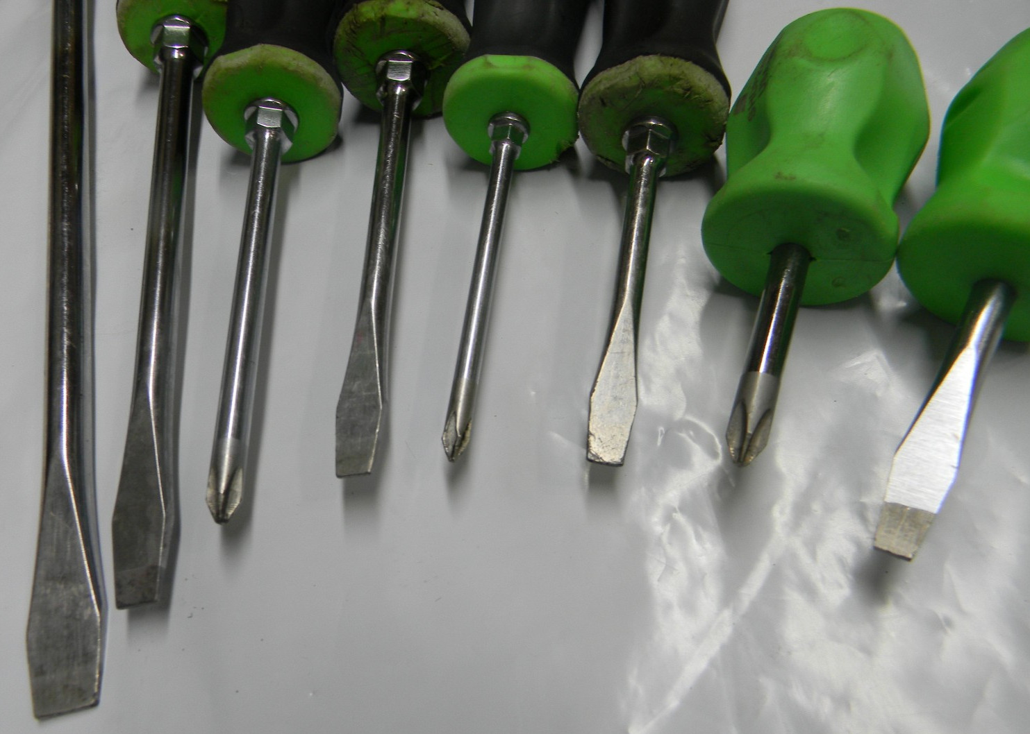 SNAP-ON 8PC GREEN SOFT GRIP COMBINATION DRIVE SCREWDRIVER SET #SGDX80BG