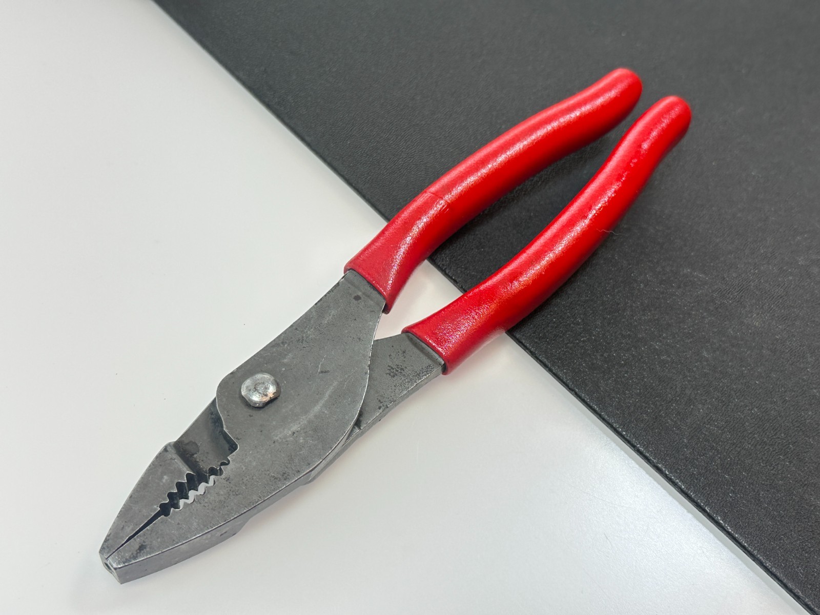 🇺🇸 Snap On Tools USA RED Comfort Grip 8″ Universal Hose Clamp Pliers, HCP48CF