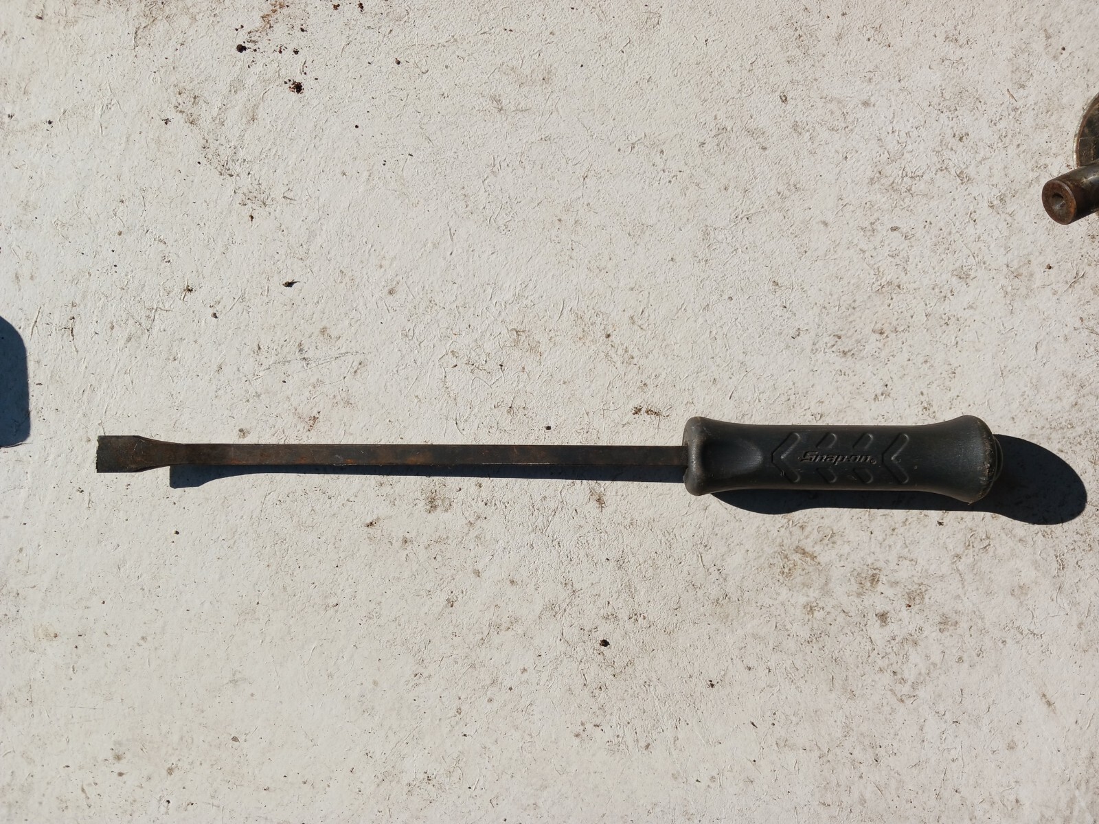 *Snap-on Tools 18″ Black Grip Prybar SPBS18A