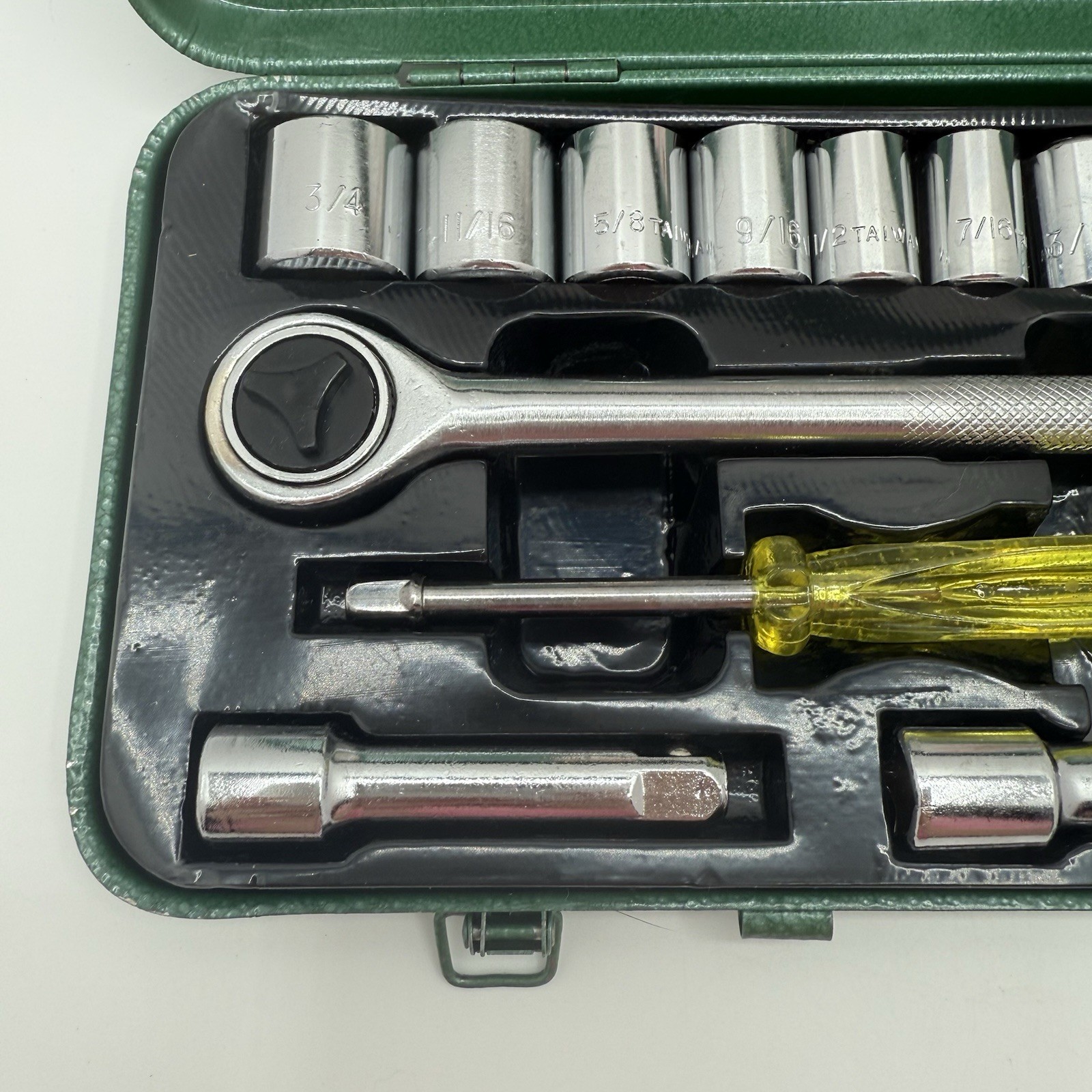 Vintage KR Tools 21-piece 1/4” 3/8″ SAE Socket Set with Green Metal Box