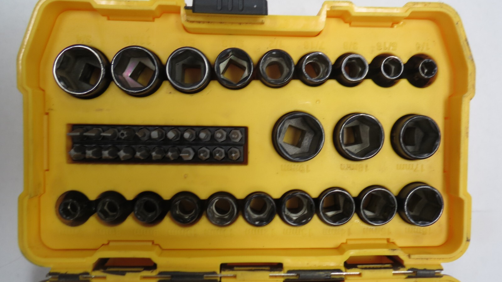 DEWALT SOCKET SET 50 PCS IN HARD CASE
