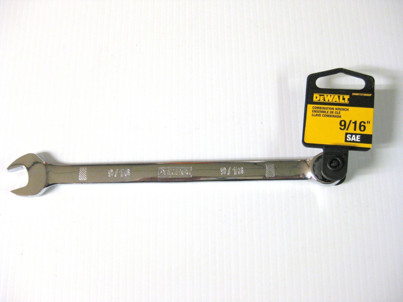 DeWalt 9/16″ 12 Point Polished Chrome Combination Wrench DWMT72196