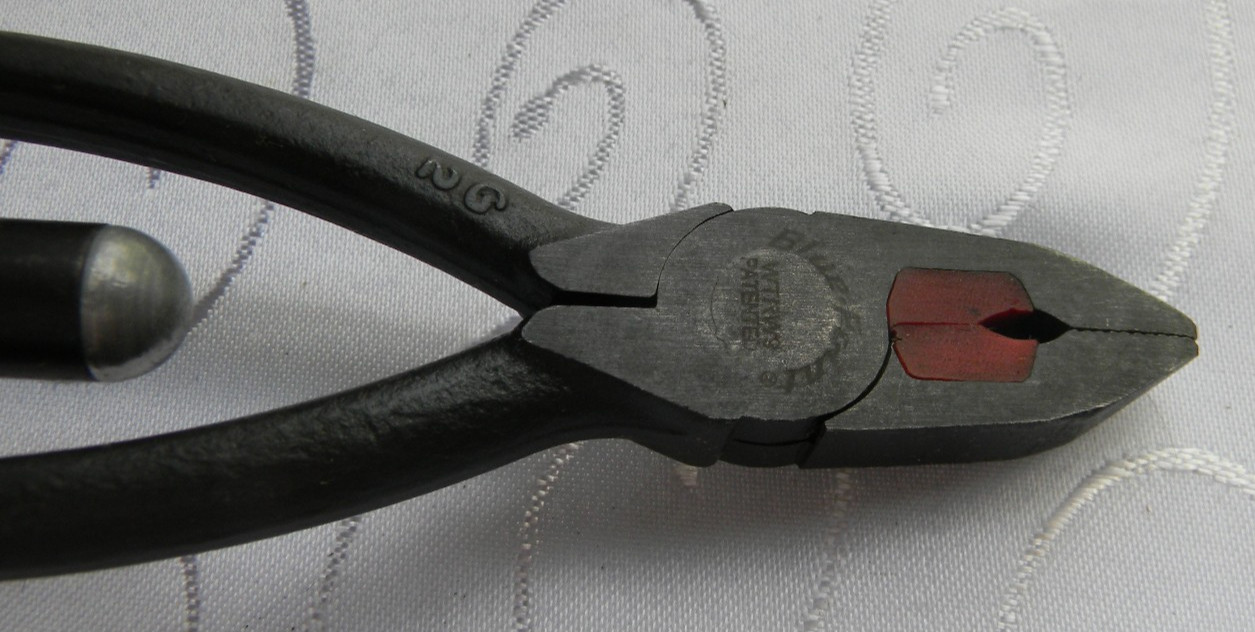 BLUE-POINT 11″ LONG WIRE TWISTER/CUTTER #WTRW9 IN BLACK CANVAS SLEEVE