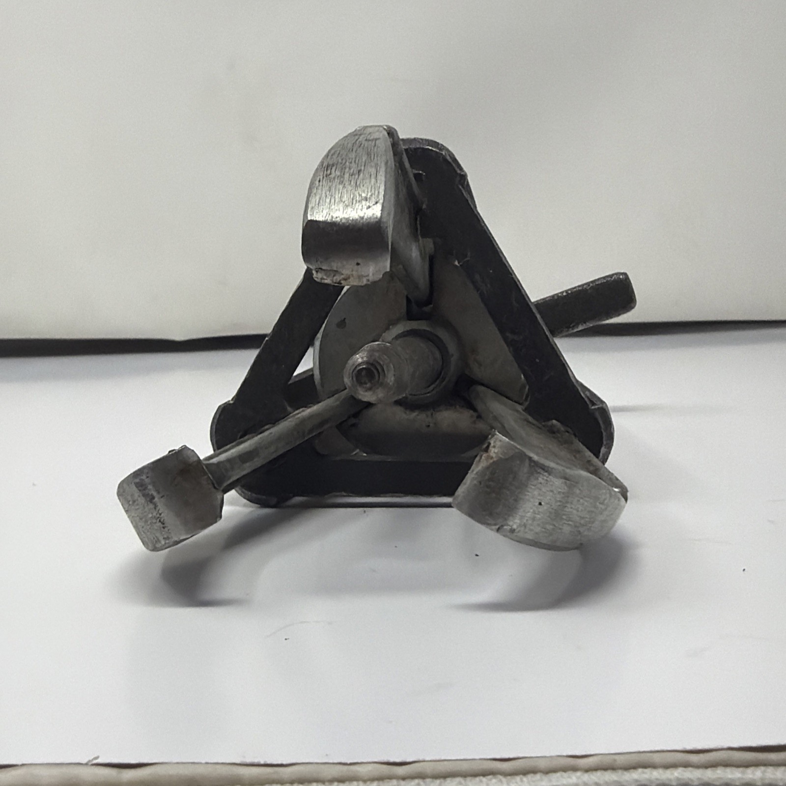 Caged 3 Jaw Gear Bearing Puller Not Tested