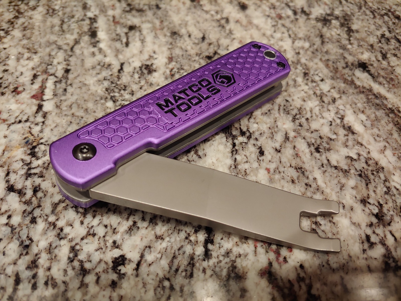 Matco Tools EVERYDAY CARRY FOLDING CLIP LIFTER W/ ALUMINUM HANDLE- PURPLE