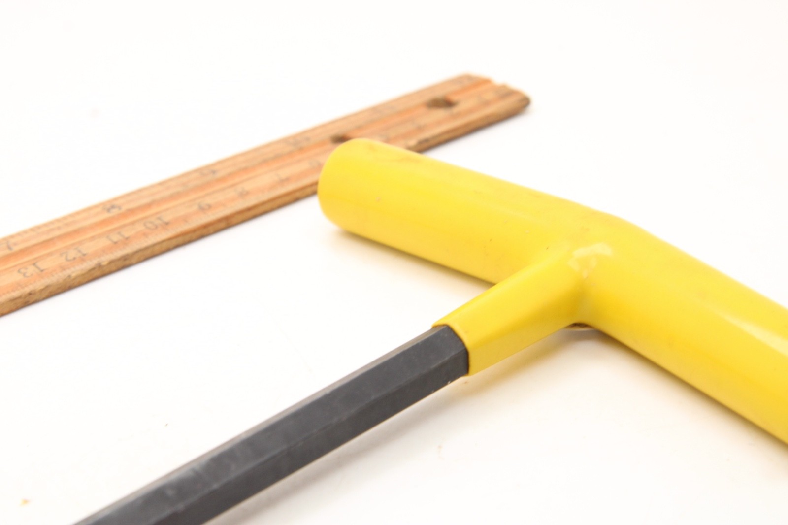 Bondhus 13114 3/8″ SAE Ball End Hex T-Handle 11.5″ Length Yellow Soft Grip USA