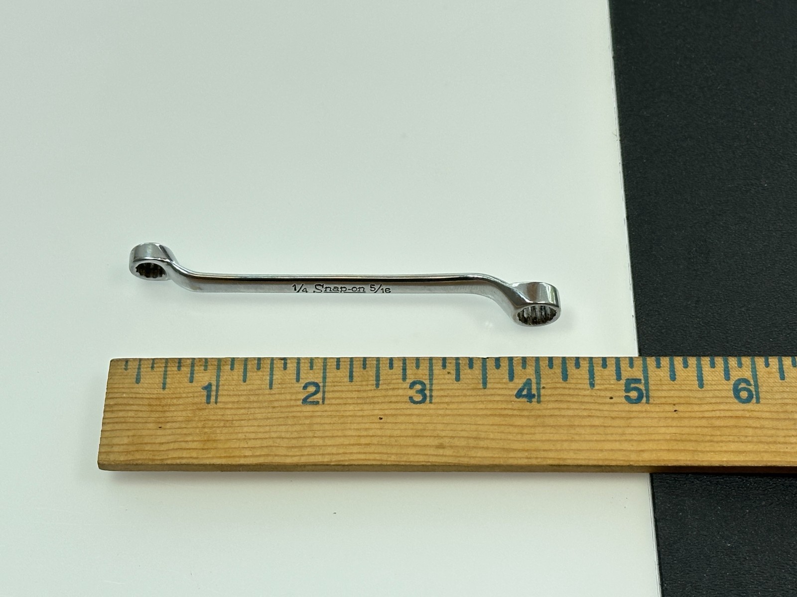 Snap-on Tools USA XS810 SAE 1/4 x 5/16″ Offset Short Box End Wrench, 12 Point