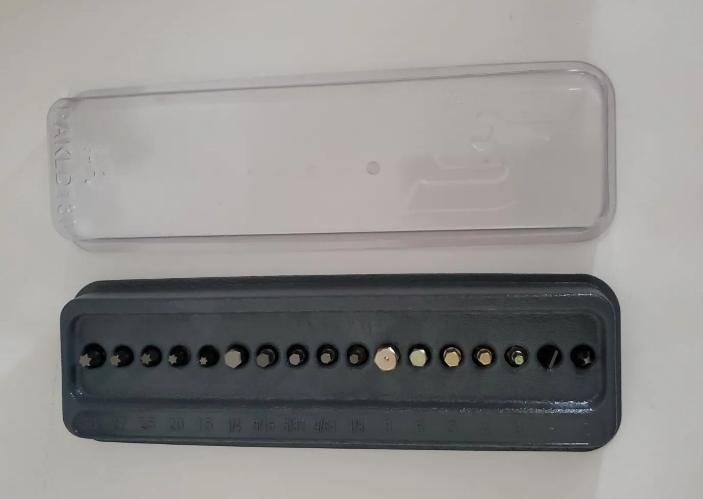 Snap on tools 17 Pcs low profile hex shank Bit set USA made tray + Lid NEW!!!!!!