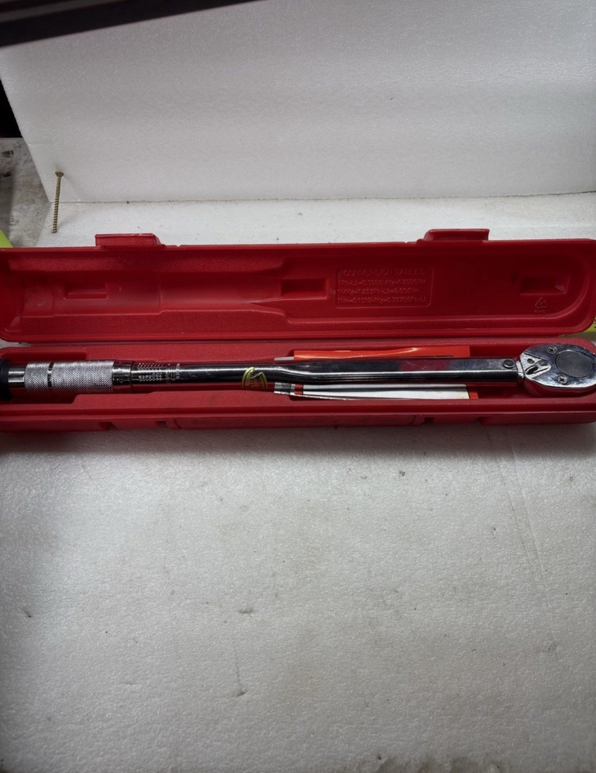 Pittsburgh Tools 1/2″ Drive Click Type Torque Wrench with Case – 20–150 ft-lbs