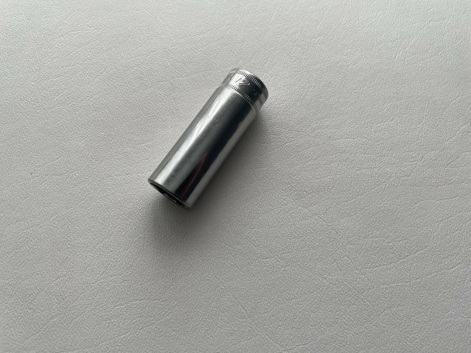 Snap-On Tools USA *2015* 3/8″ Drive 6pt 17mm Metric Deep Chrome Socket SFSM17