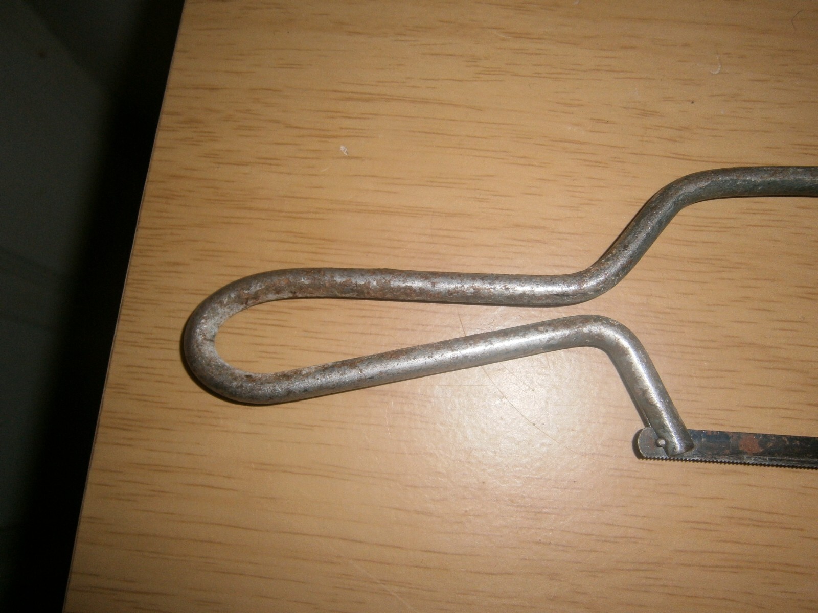 Vintage silver tone small hacksaw. (E6d)