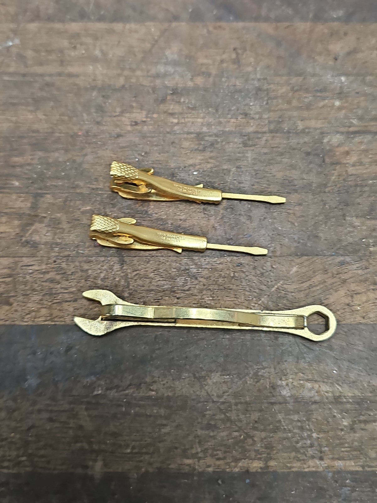 A107- 3 Vintage Snap-On Tools Tie Bar/Clip 1/4” Wrench & 2 screwdrivers