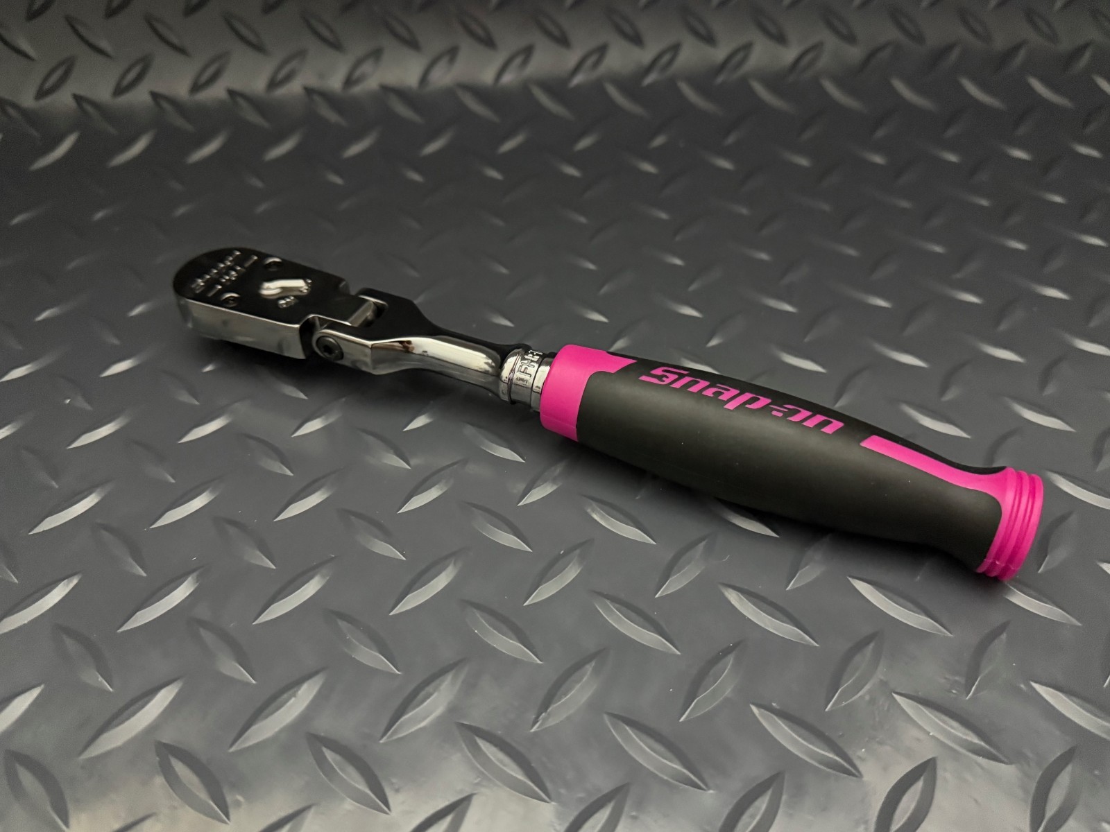 Snap-on Tools NEW ELECTRIC PINK 3/8″ Drive Soft Grip Flex Head Ratchet FHF100EP