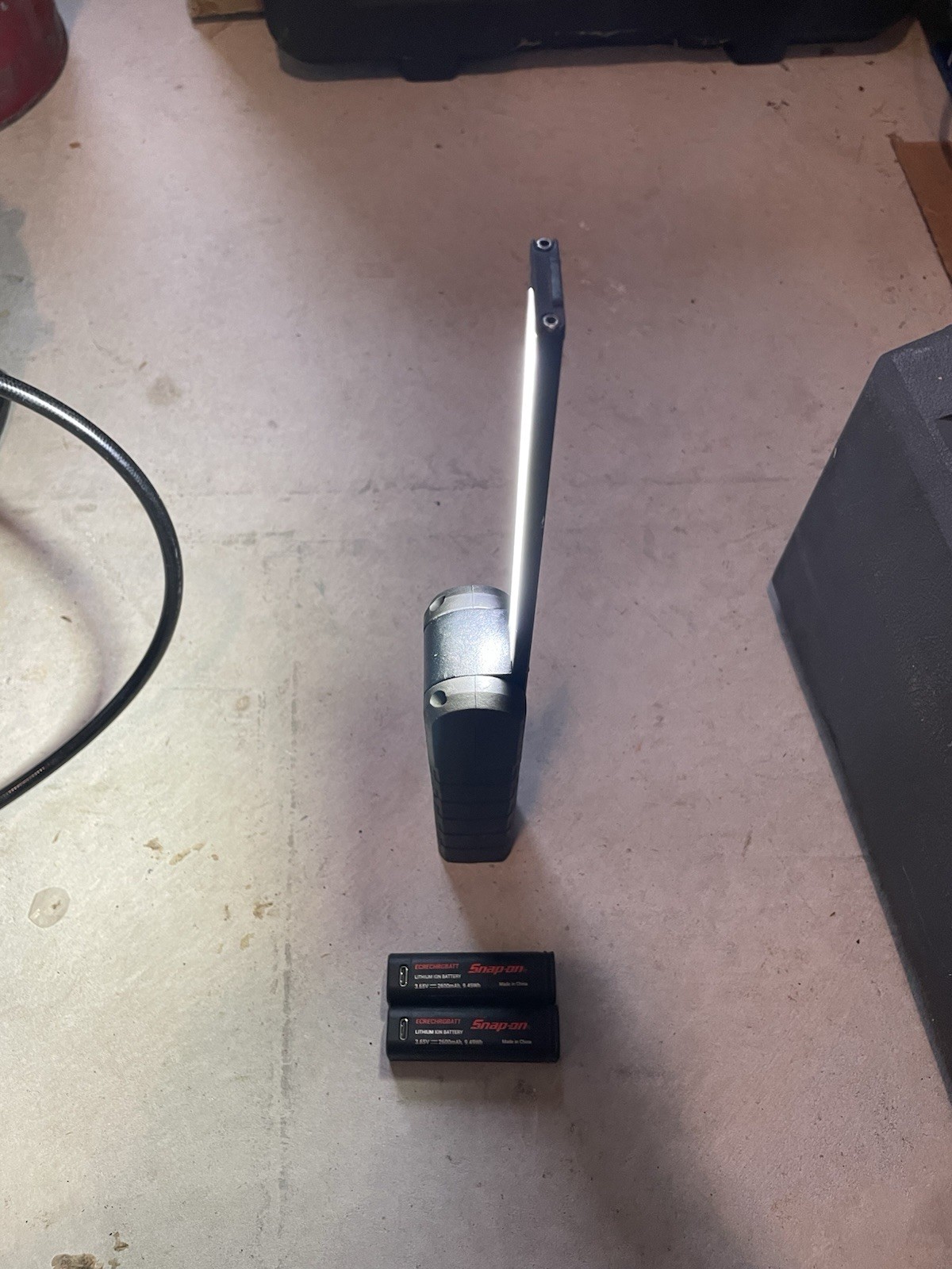 Snap-on ECARG068 LED Rechargeable Flex light – includes 3 batteries – 600 Lumens