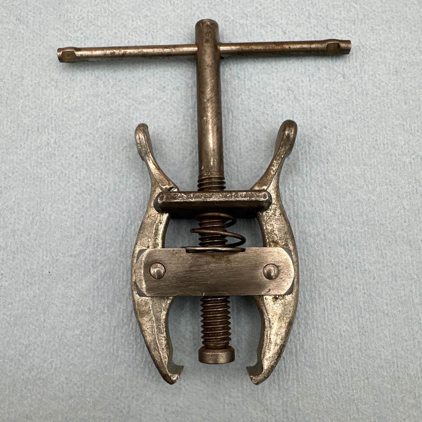 Blue Bird No. 21 Spring Loaded Battery Terminal Puller USA
