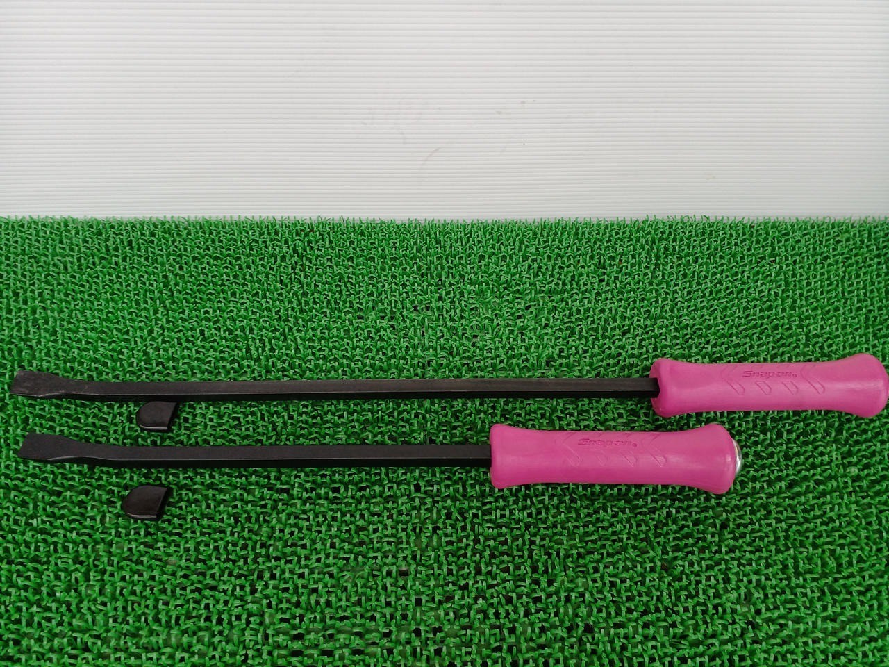 Snap-on SPBS704AEP ELECTRIC PINK 4pc Hard Grip Striking Prybar Set [Used]