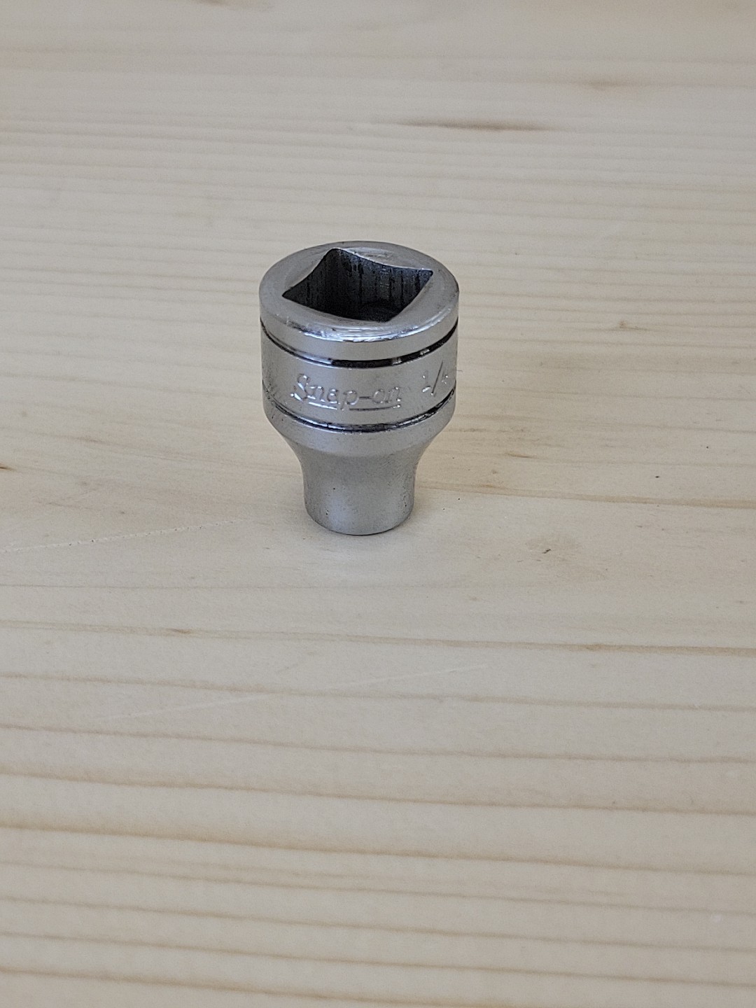 Snap-on Tools F081 1/4″ SAE Flank Drive Shallow Socket 3/8″ Drive 12 Pt