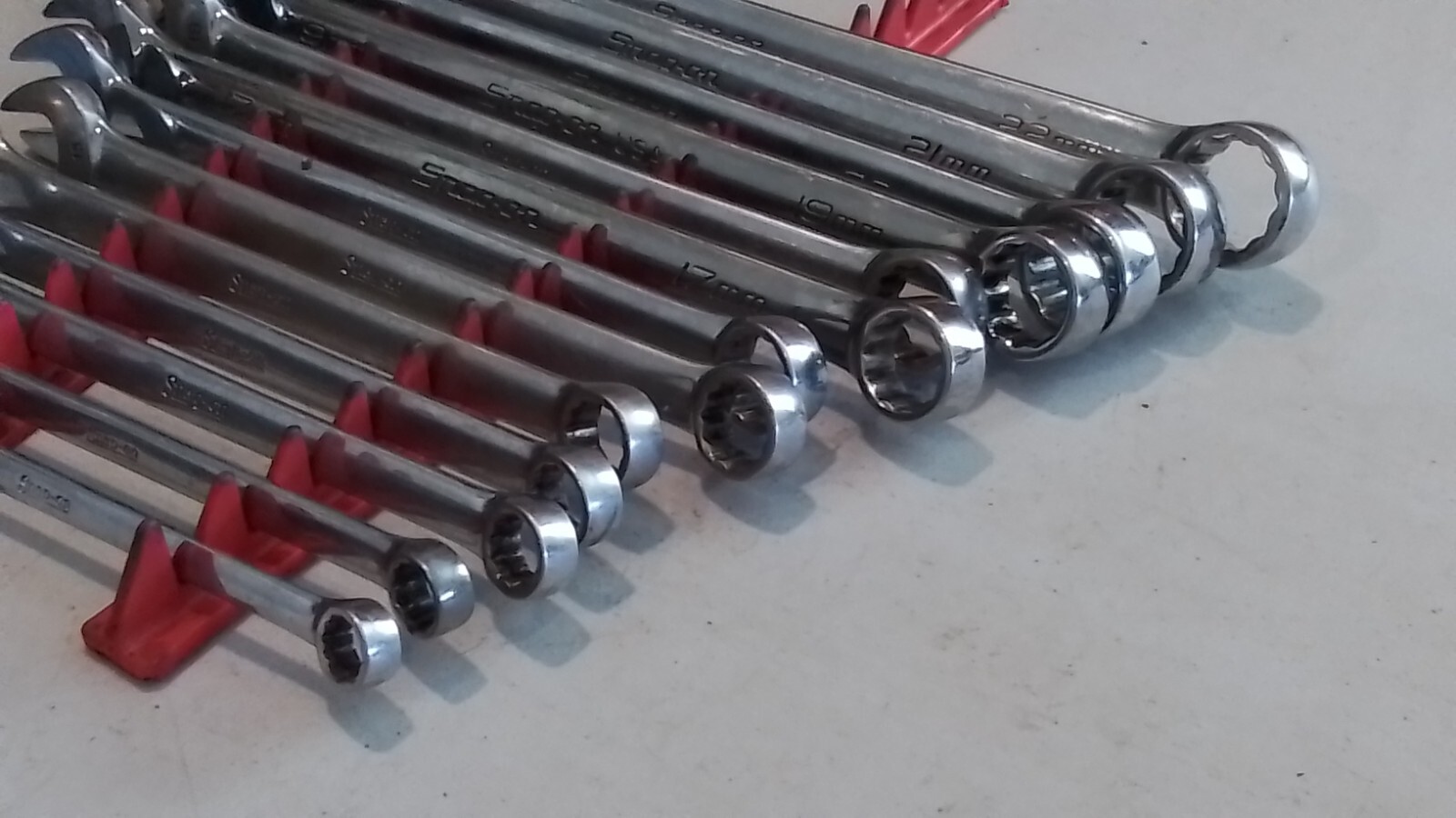 SNAP ON 13 PIECE METRIC OEXM 12 PT. COMBINATION WRENCH SET FROM 10-22MM. W/RACK