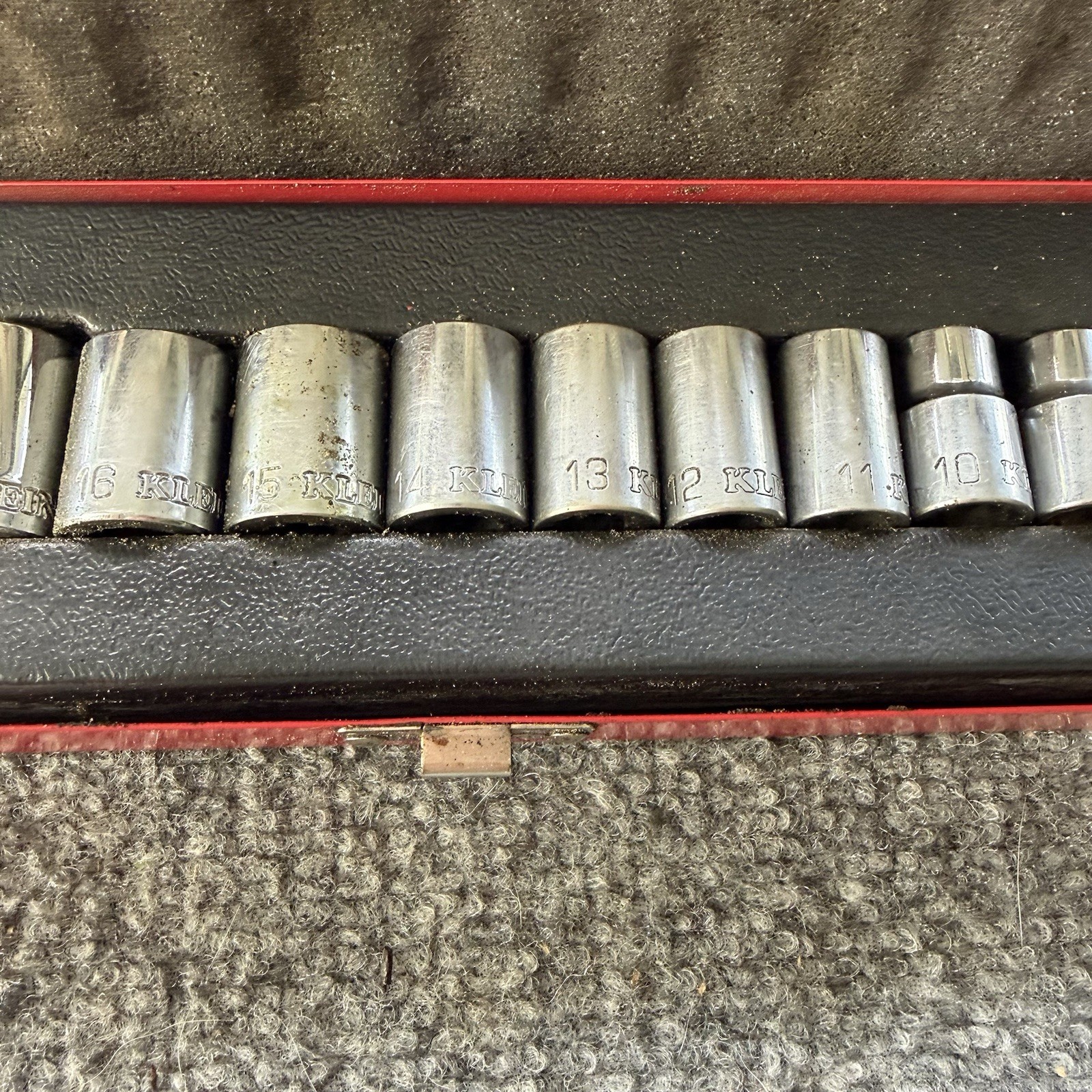 VTG Klein Tools 3/8 Drive Metric Socket Set 13-Piece 6-Point 7mm-19mm Metal Case