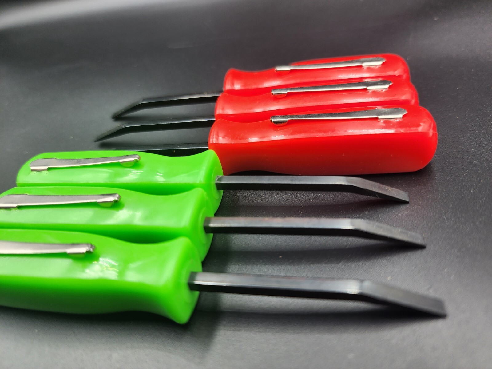 🔴🟢 6-Piece Red & Green Pocket Prybar Set – Dominate Your Automotive Tasks! 🚗