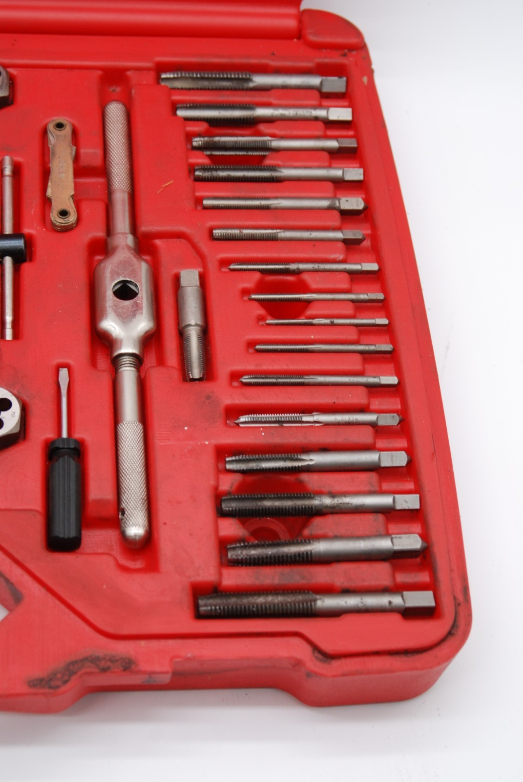 Matco Tools 76pc Machine Screw SAE & Metric Tap & Die Threading Set 676TD
