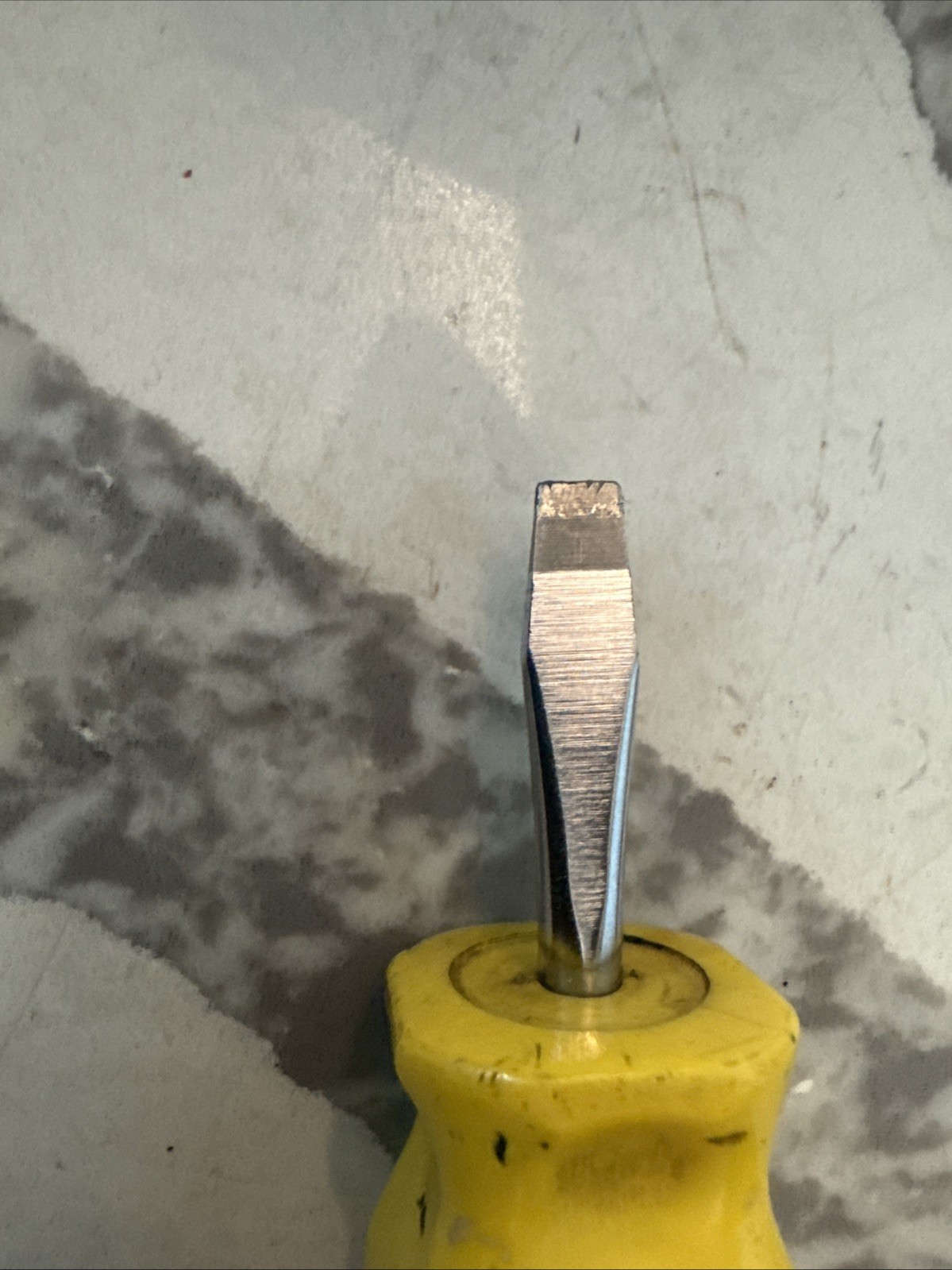 SNAP ON SDD1 STUBBY YELLOW HARD HANDLE SLOTTED STRAIGHT FLAT TIP SCREWDRIVER