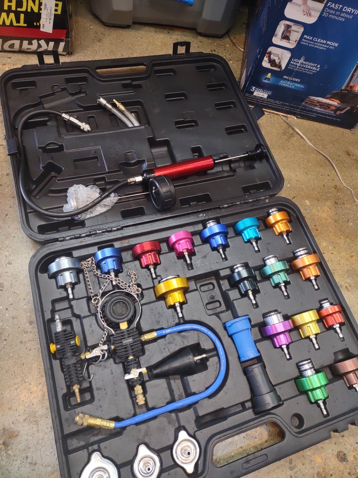 Welzh Werkzeug 27_Piece Radiator Pressure And Cooling System Tester Tool Kit