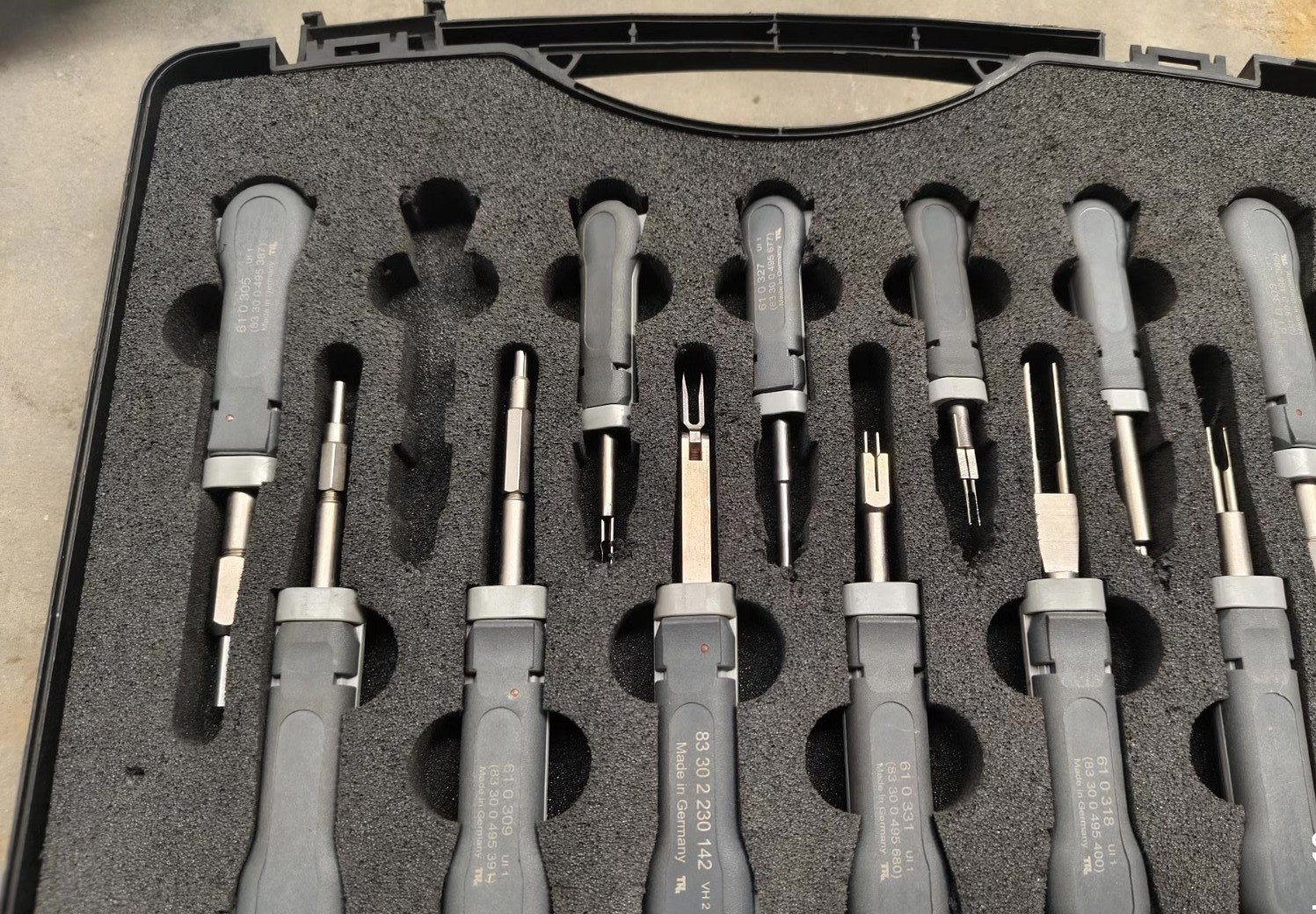 Genuine BMW Terminal Release Tool Set 610300 83302230142 German Partial Set