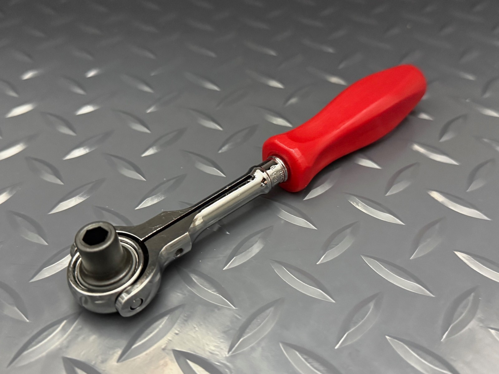 Snap-on Tools RED 1/4″ Hex Drive Round Swivel Head Bit Ratchet THNFDM72 NEW