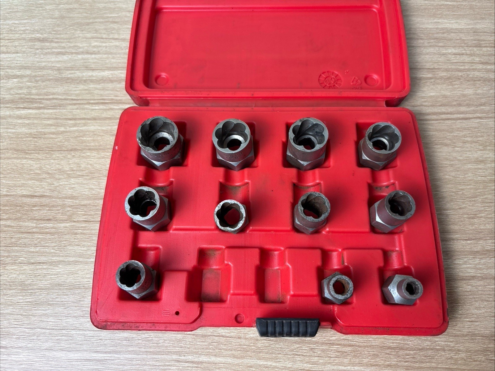 Matco MBX13 3/8″ Drive Bolt Extractor Set 1/4″-3/4″ 8mm-19mm 2 Pieces Missing