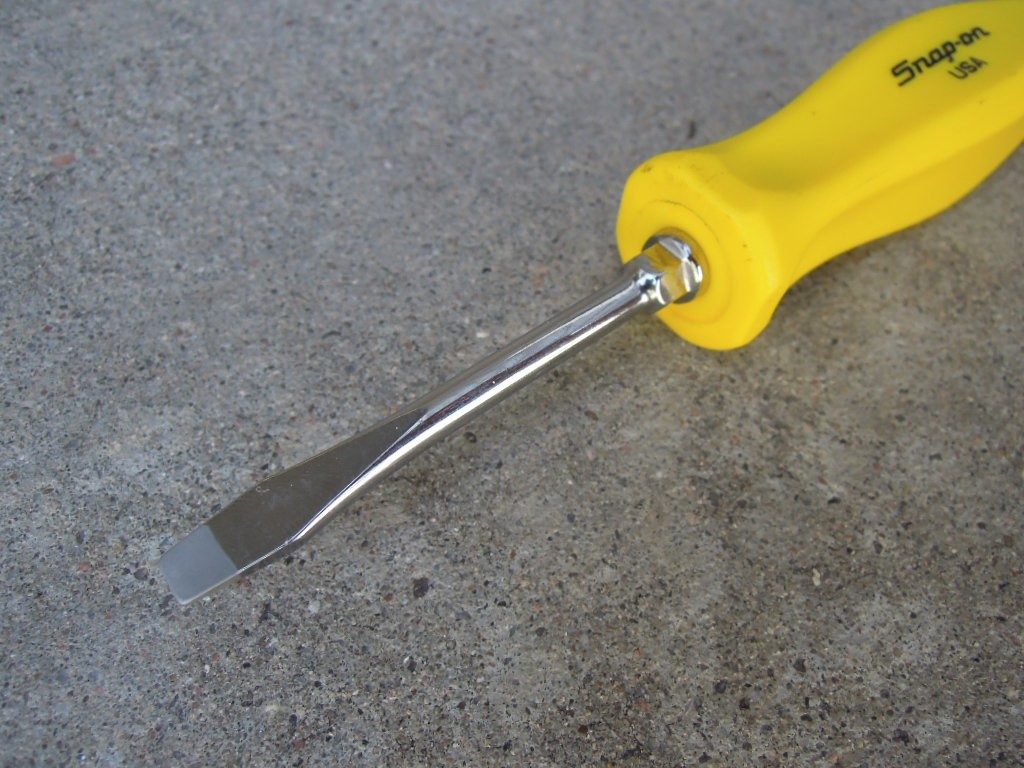 Snap-on SDD2A Standard Slotted 3/16 Tip Blade Yellow Hard Handle Screwdriver USA