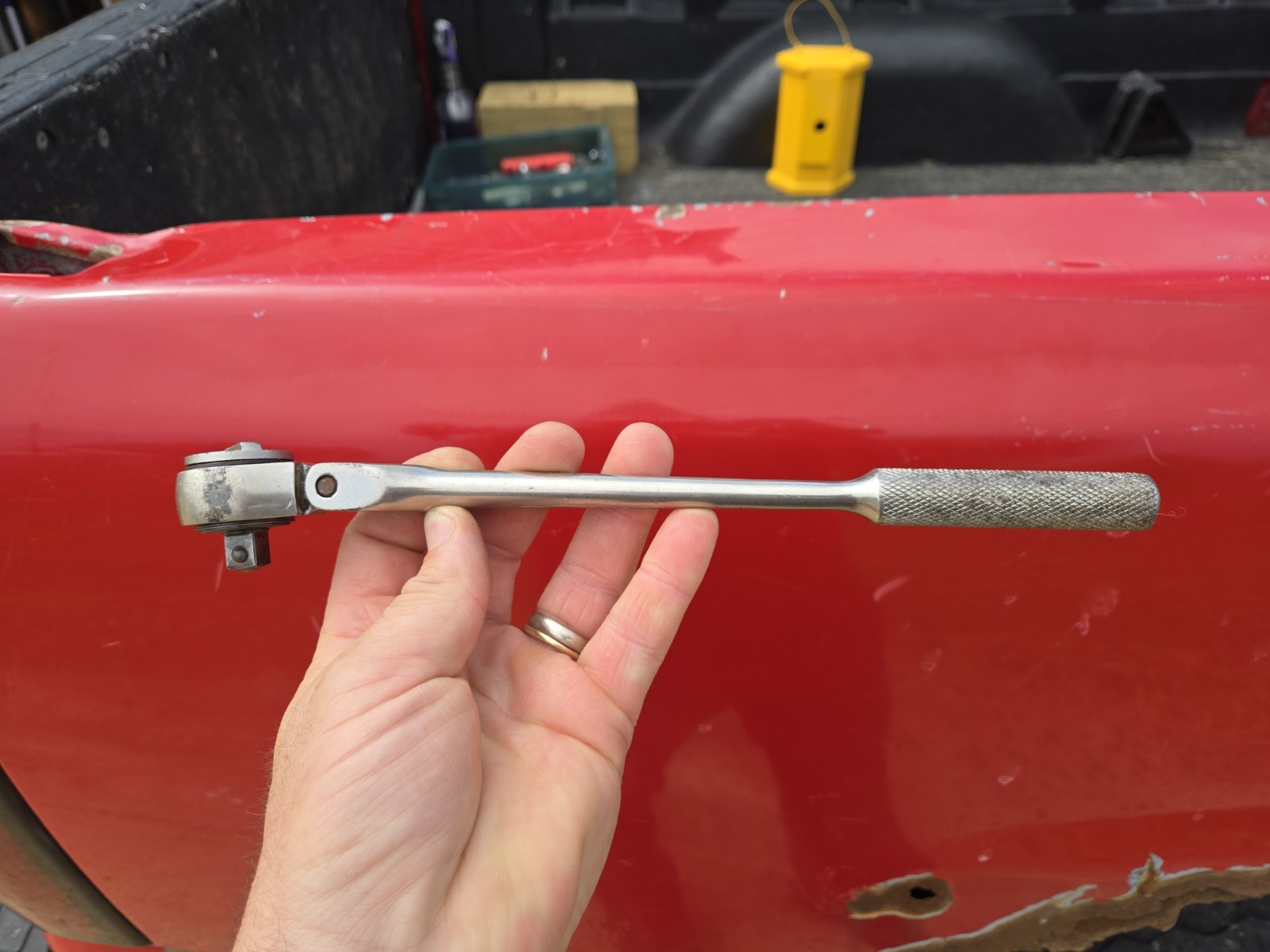 JOHN DEERE Tools USA TY3522 3/8″ Drive Flex Head Ratchet – Chrome Knurled Handle