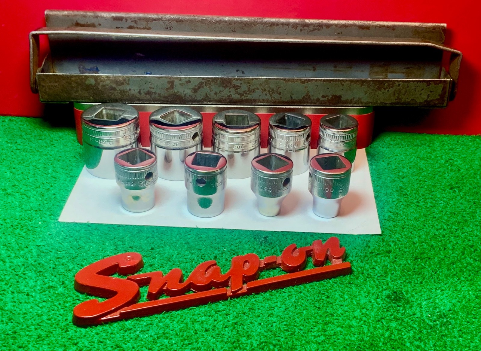 Snap-On Tools Vintage 1940’s Ferret Socket Set with tray. Clean & Pristine!