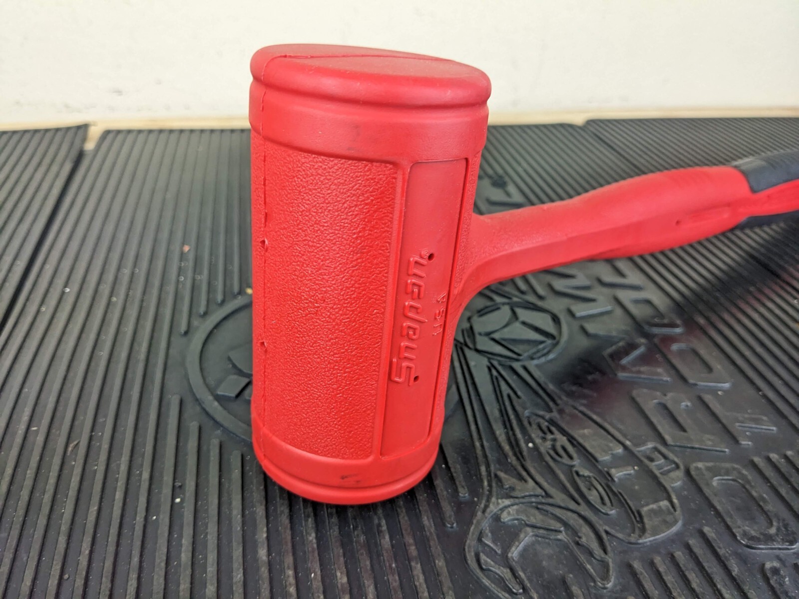 #ba202 NEW Snap-On HBFE48 Dead Blow 48-Ounce Soft Grip Hammer Red