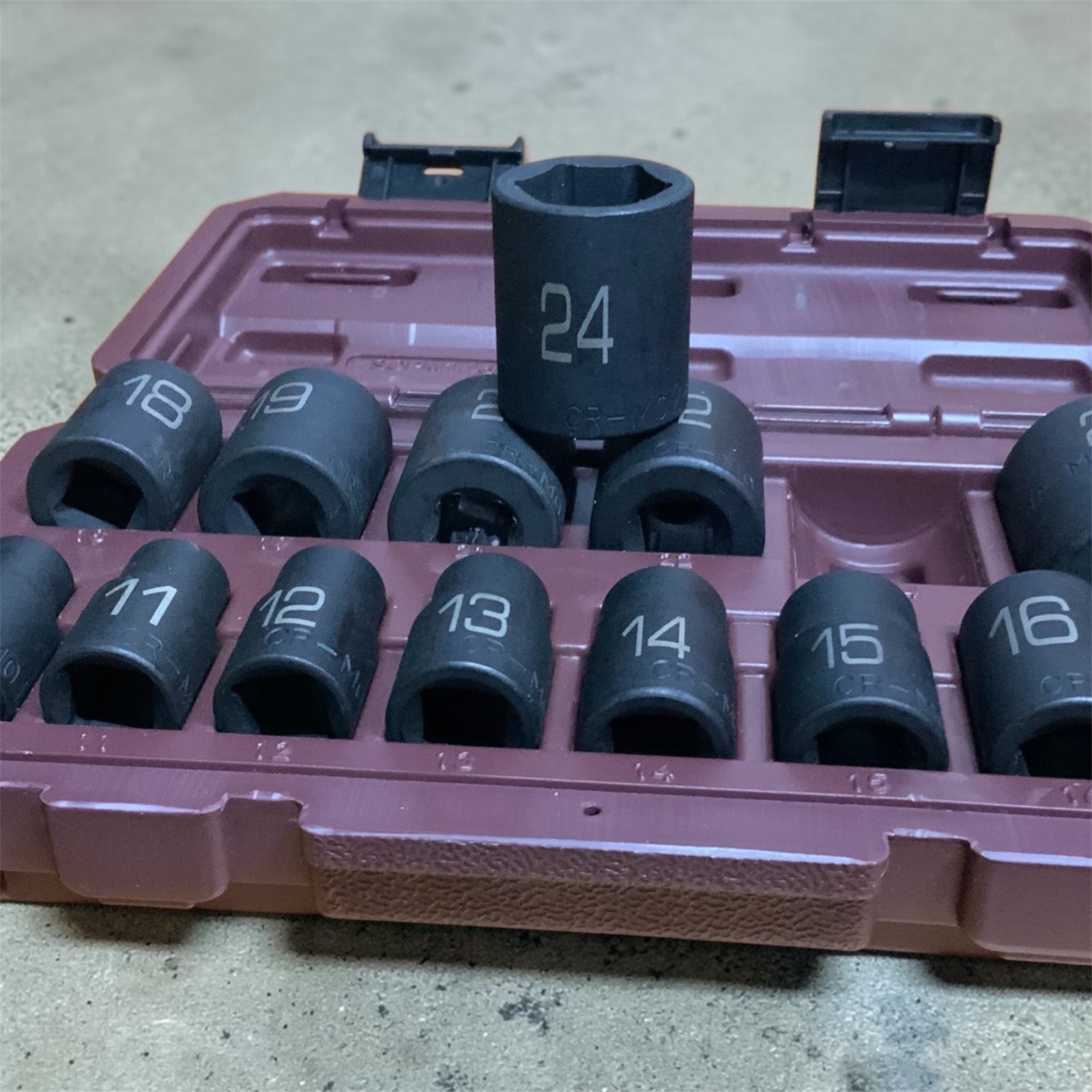 Matco Tools 1/2″ Drive 6pt Metric Impact Socket Set 14