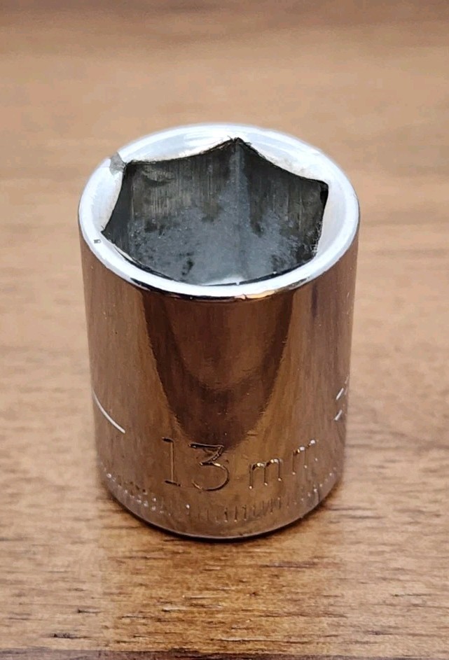 Craftsman USA 13mm Socket 6 Point 1/4″ Drive V 43514 (Bottom Knurl)