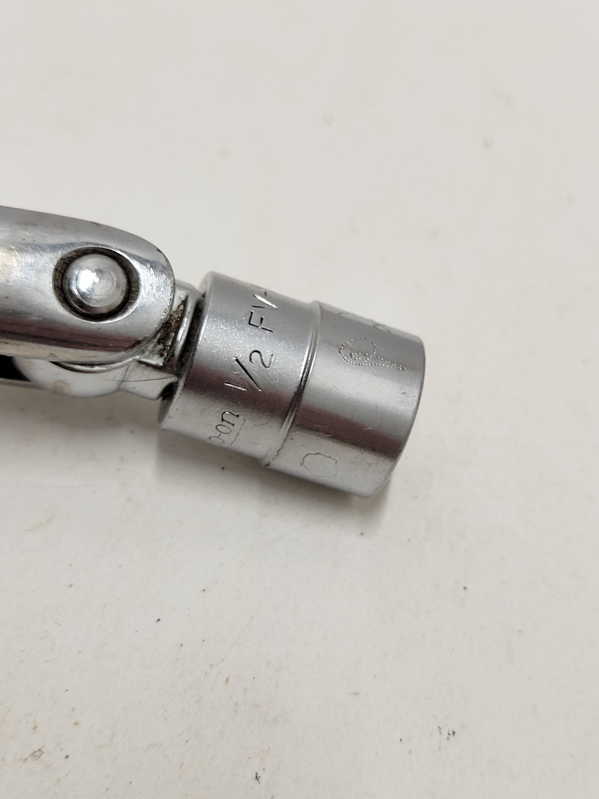 Snap-on FV10B 3/8″ Drive 7-7/8″ Long Flex Head Breaker Bar With 1/2 Socket