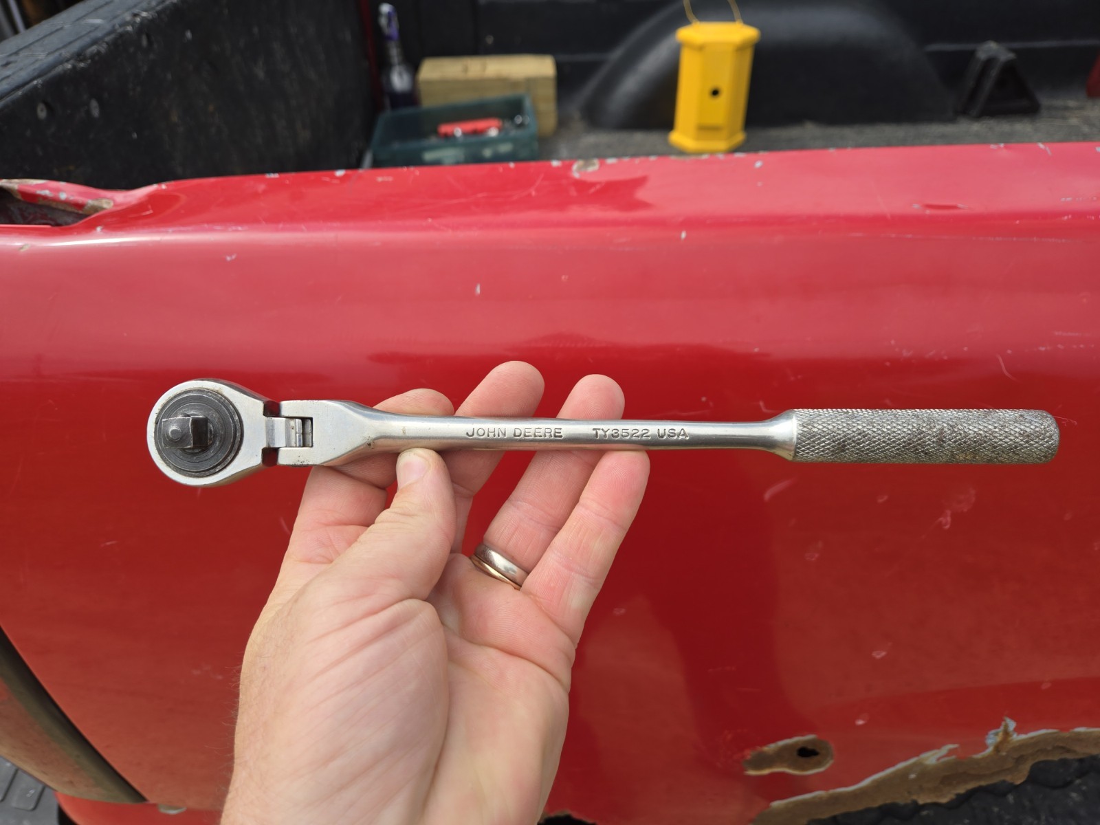 JOHN DEERE Tools USA TY3522 3/8″ Drive Flex Head Ratchet – Chrome Knurled Handle
