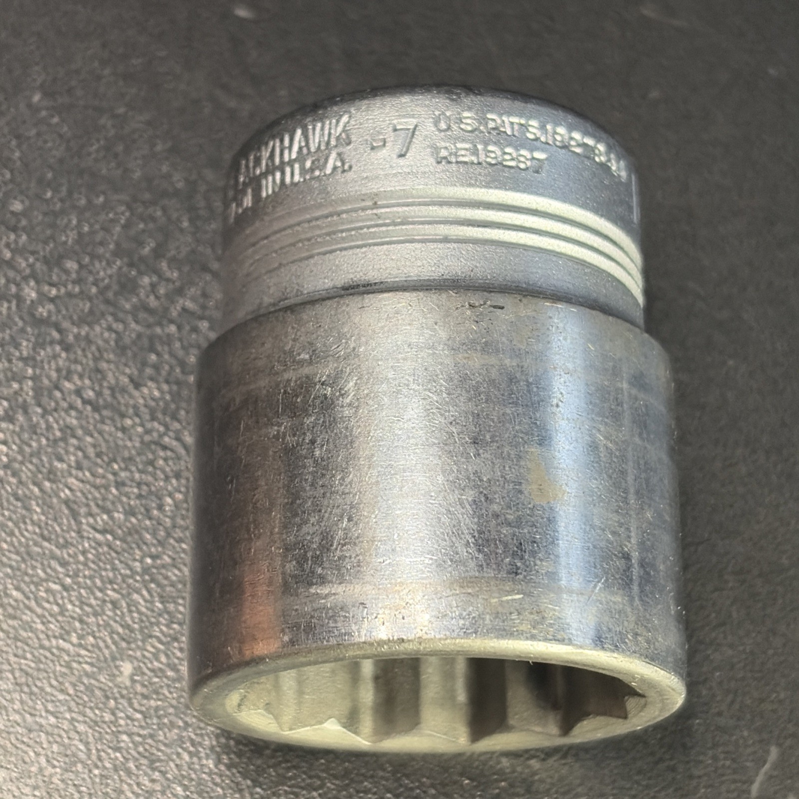 Blackhawk 60038, 1-3/16″ Standard Socket, 3/4″ Drive, Push Button 12 Point