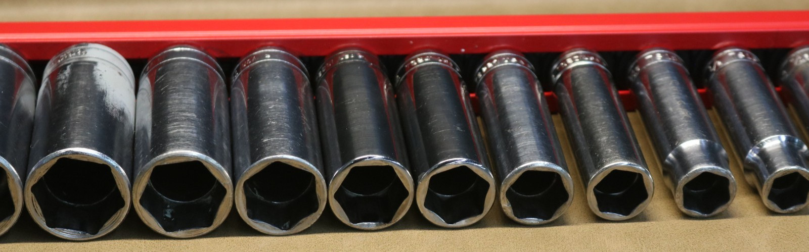 Snap-On 16 piece TS series 1/2″ drive 6 point deep well SAE socket set